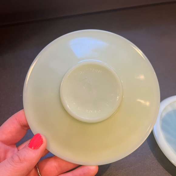 Pair of Vintage French Mint Green Cups and Saucers - Picture 9 of 14